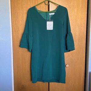 Green Belongsci bell sleeve shift mini dress size M